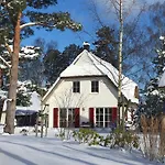 Inga Mit E-ladestation * Glowe